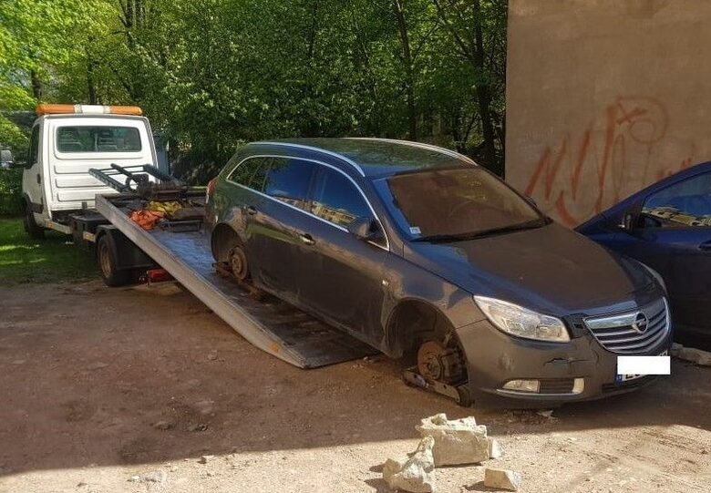Autoevakuators transportē auto bez riteņiem. Veicam nestandarta auto evakuāciju un spējam pārvadāt auto ar bojātu ritošo daļu